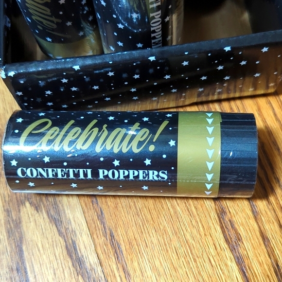 Confetti Poppers, 7, New Unused - Picture 2 of 5